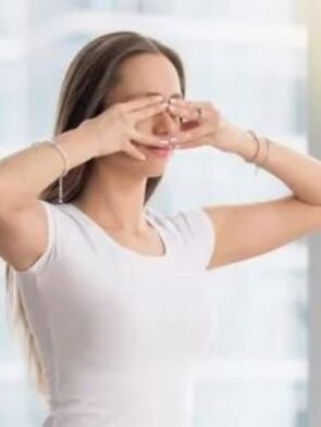 लैपटॉप पर काम करते समय, आंखों की ऐसे करें देखभाल!